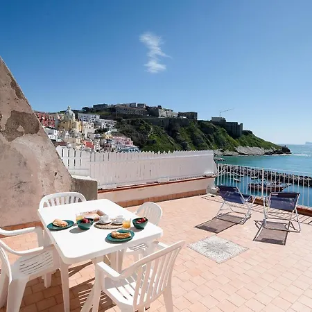La Romantica - Corricella Exclusive Terrace アパート
